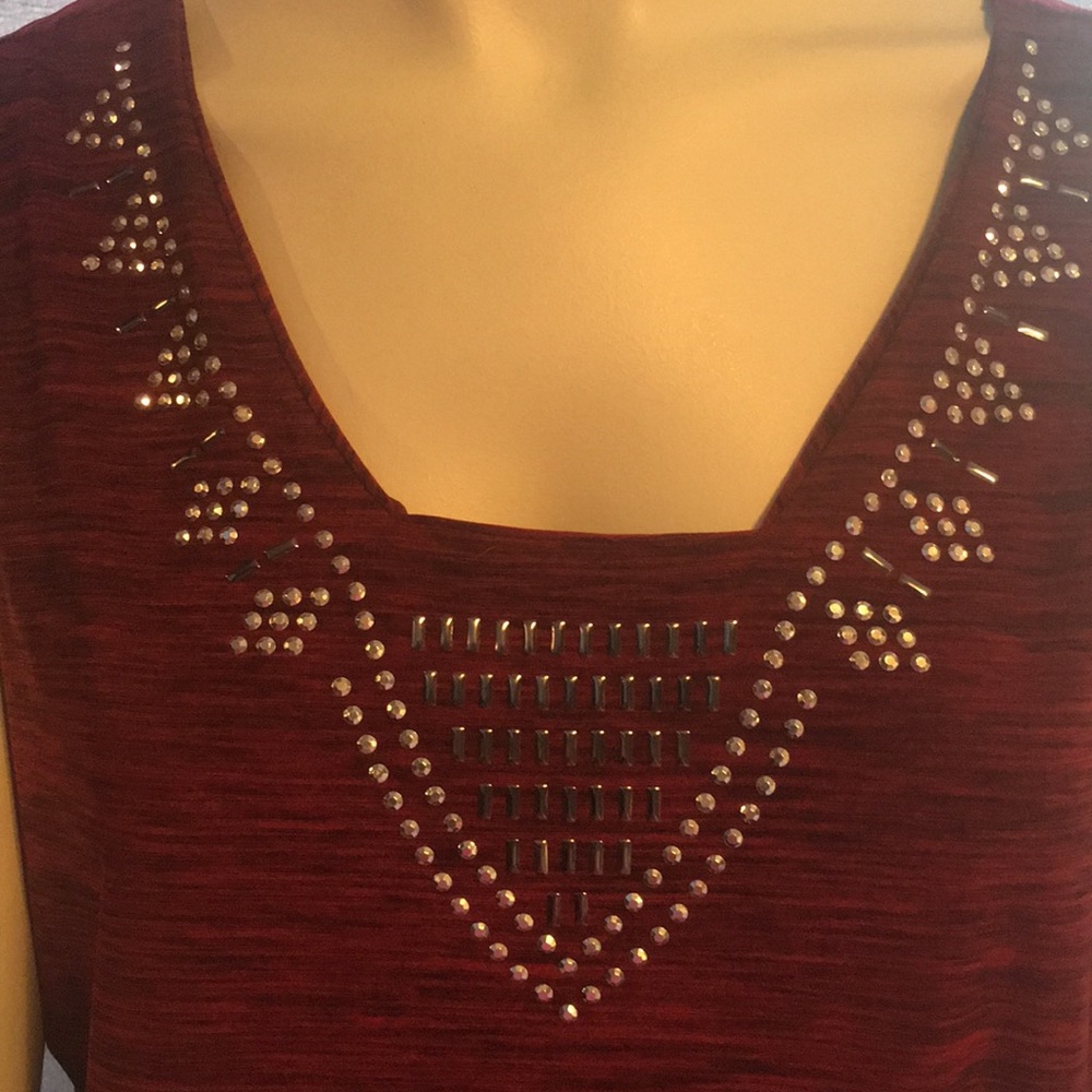 Red tank with metallic accent - Picture 2 of 3